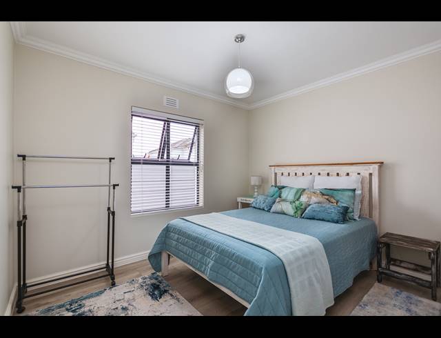 3 BEDROOM FREESTANDING TO LET IN SUNNINGDALE